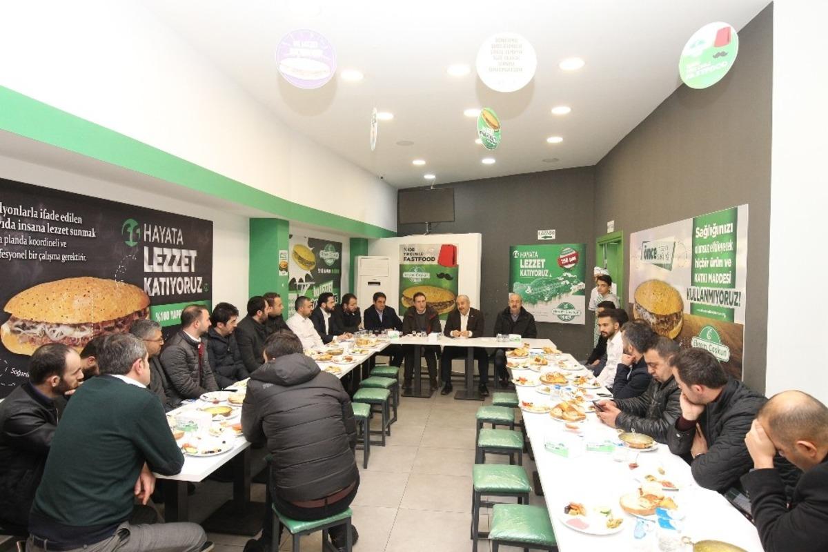 Başkan B&uuml;y&uuml;kg&ouml;z Yeni &Ccedil;arşı esnafıyla buluştu