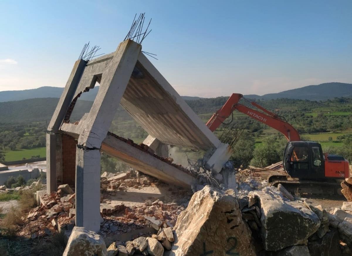 Milas&rsquo;ta ka&ccedil;ak yapıların yıkımına başlandı