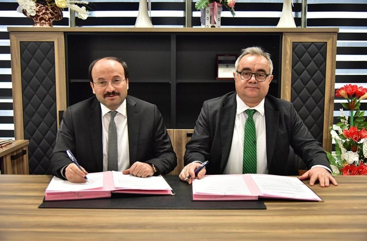 Rekt&ouml;r &Ccedil;akmak Mucitpark&rsquo;ı gezdirdi