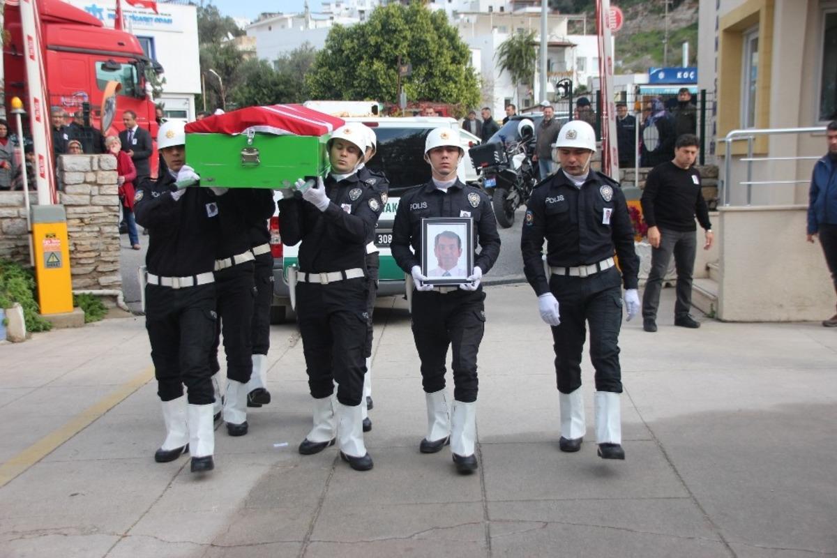 Polis memuru son g&ouml;rev yerinden son solculuğuna uğurladı
