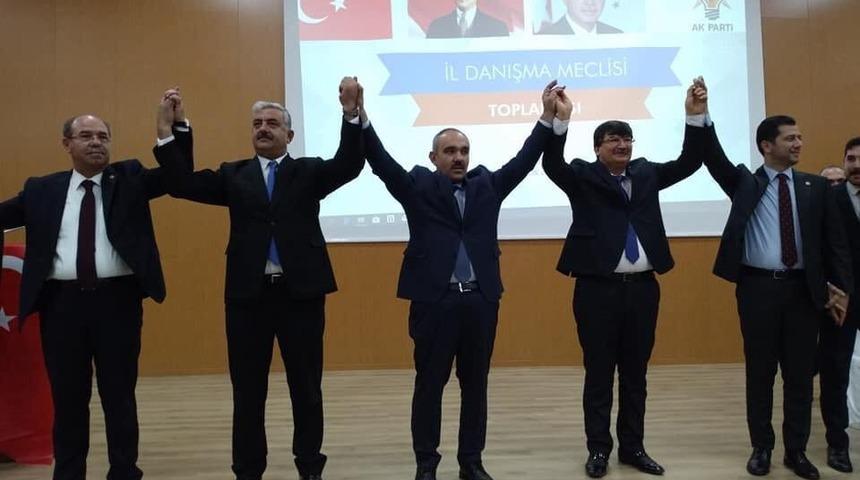 Osmaniye’de Saadet Partili ve CHP’li iki belediye başkanı AK Parti’ye geçti