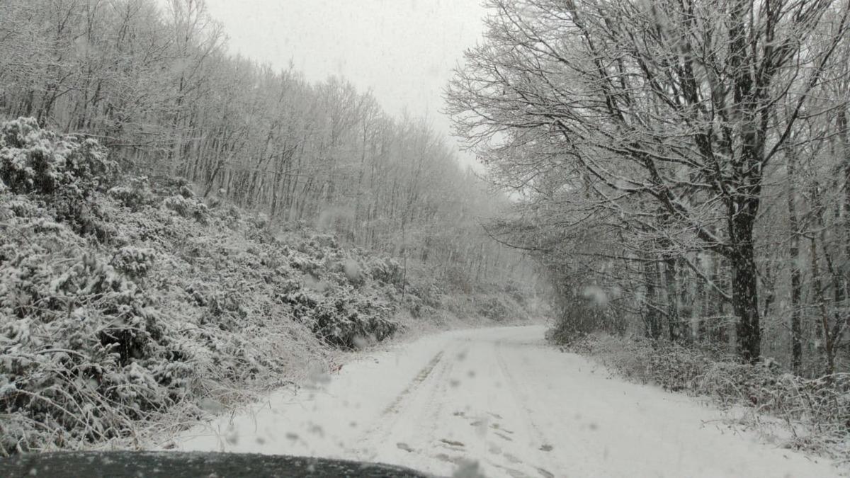 İstanbul'un y&uuml;ksek kesimlerinde kar yağışı başladı! İstanbul'da kar yağışı ne kadar s&uuml;recek?