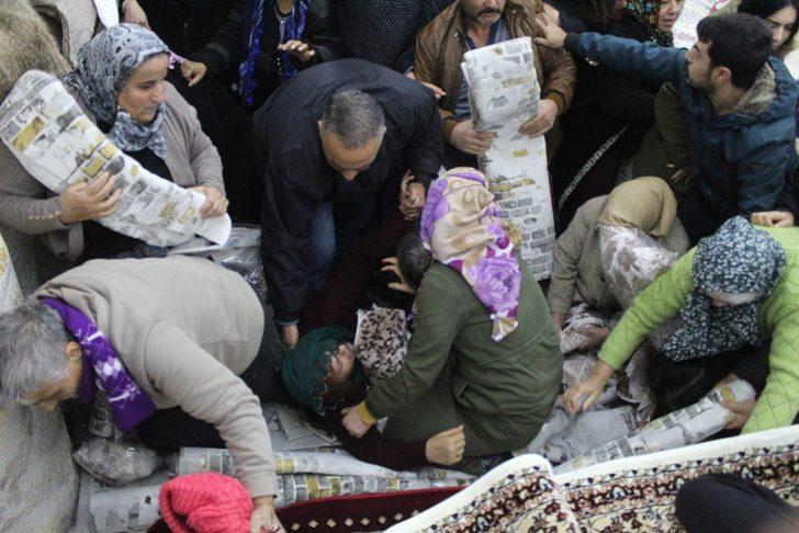 Antalya'dan inanılmaz görüntüler! Bedava halı ve paspas için birbirlerini ezdiler G1