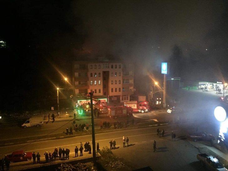 5 katlı apartmanın çatı katında çıkan yangın korkuttu G1