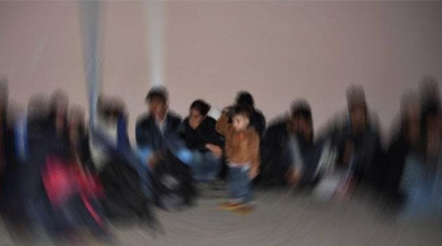 Balıkesir'de 84 kaçak göçmen ile 2 organizatör yakalandı