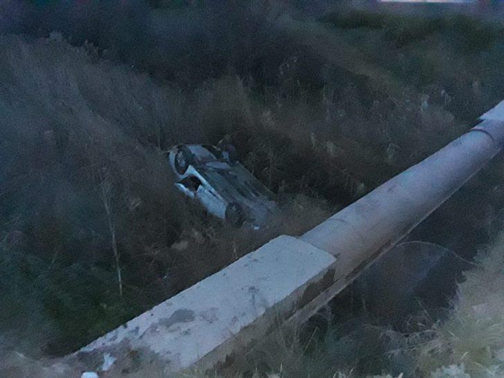 İzmir’de otomobil metrelerce yükseklikteki köprüden uçtu! G1