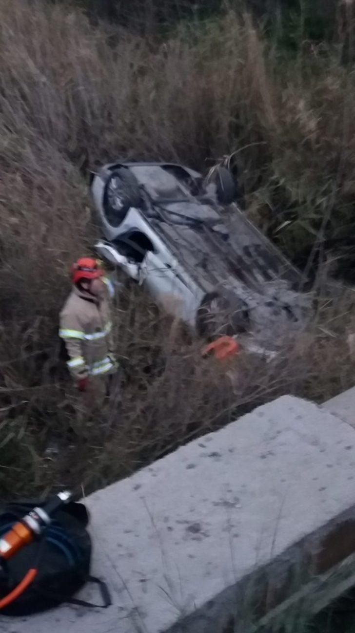 İzmir’de otomobil metrelerce yükseklikteki köprüden uçtu! G5