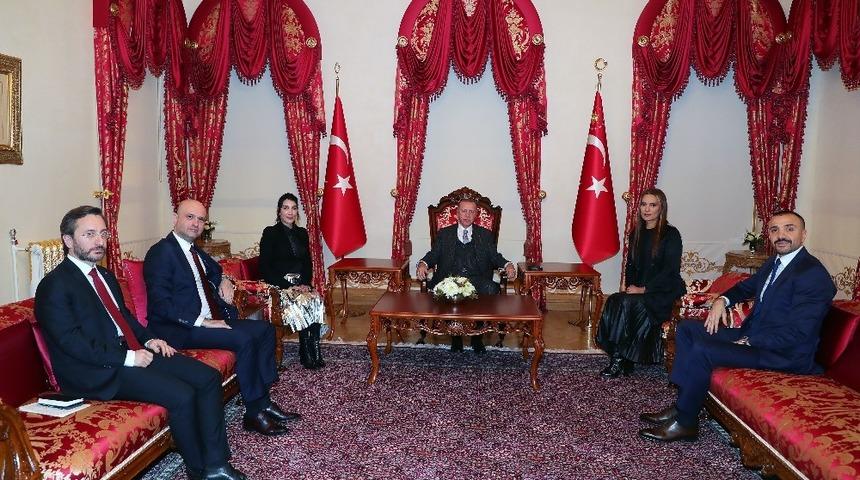 Cumhurbaşkanı Erdoğan, sanat&ccedil;ı Hande Yener ve Demet Akalın&rsquo;ı kabul etti