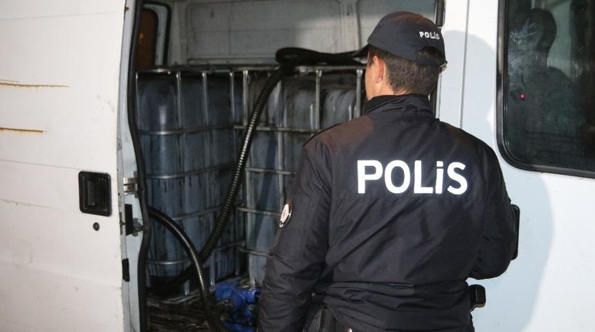 Uyuşturucu madde ararken 1 buçuk ton akaryakıt yakaladılar!