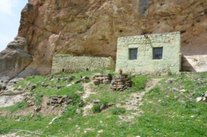 Batman'da her yıl yüzlerce adak adanan türbe boş çıktı!  G2