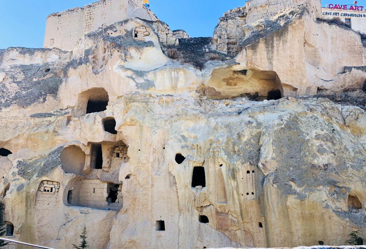 Nevşehir'de 40 odalı mağara ev satışa &ccedil;ıkarıldı