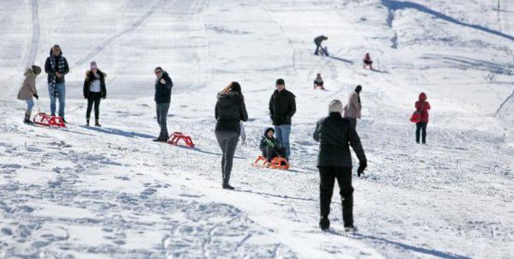 Antalya'da iki farklı mevsim! Kar ve deniz keyfi bir arada  G1