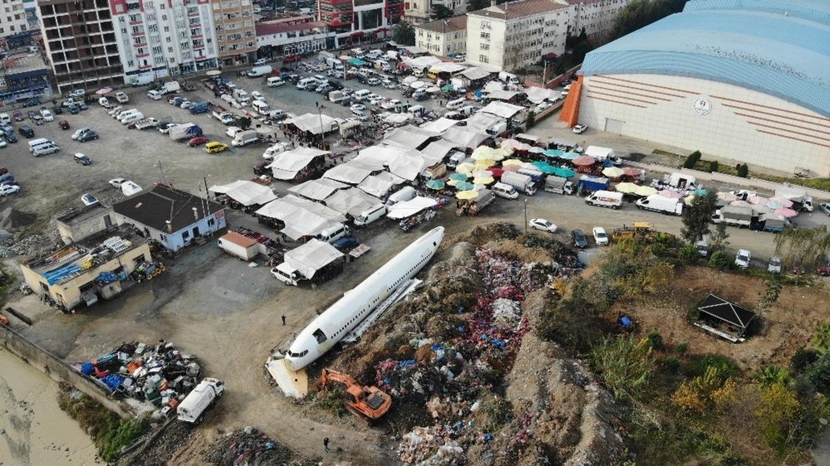 Trabzon'da pistten &ccedil;ıkan u&ccedil;ak bir il&ccedil;enin başına dert oldu
