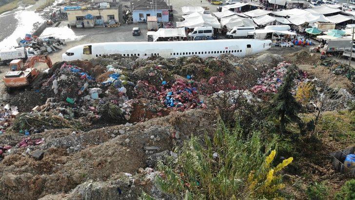 Trabzon'da pistten çıkan uçak bir ilçenin başına dert oldu G3