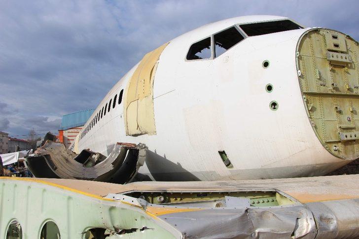 Trabzon'da pistten çıkan uçak bir ilçenin başına dert oldu G5