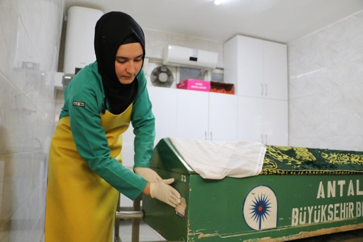 Severek yaptıkları mesleklerini duyan &uuml;rk&uuml;yor