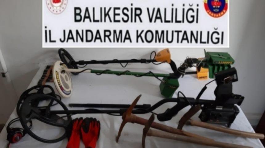 4 defineci kıskıvrak yakalandı