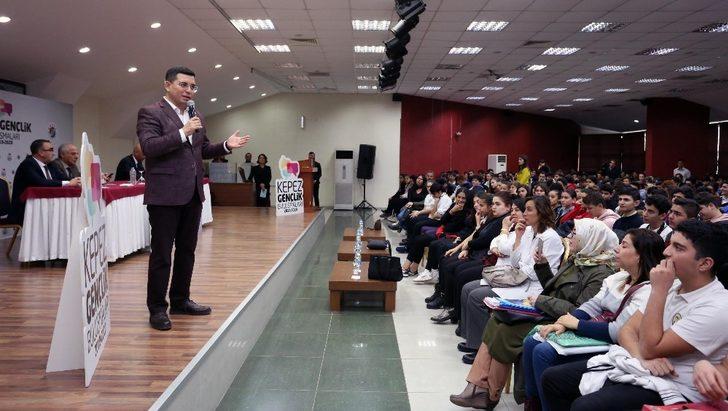 Tütüncü, turizmci gençlerle bir araya geldi G5