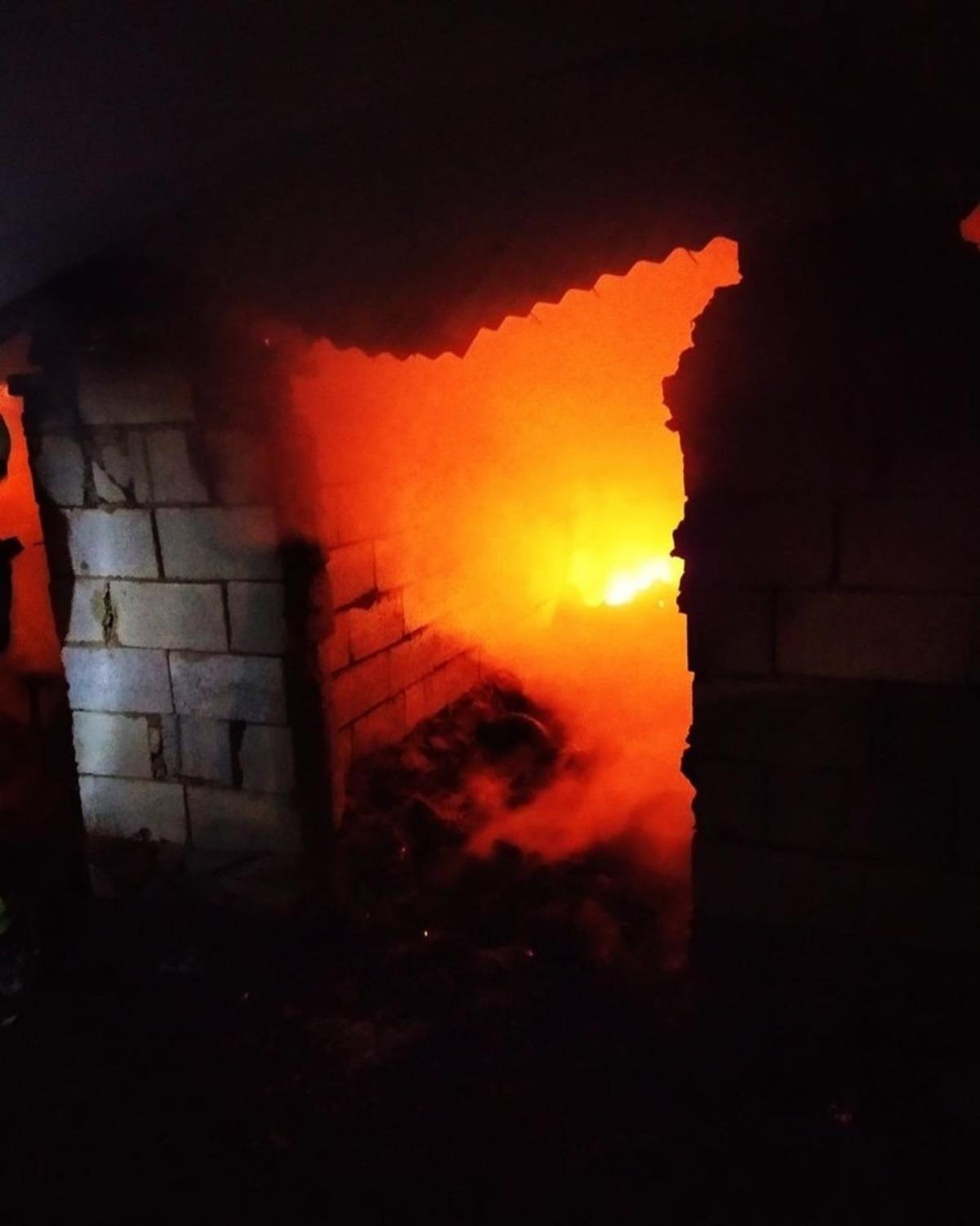 Muradiye&rsquo;de odunluk ve tandır evi   yangını