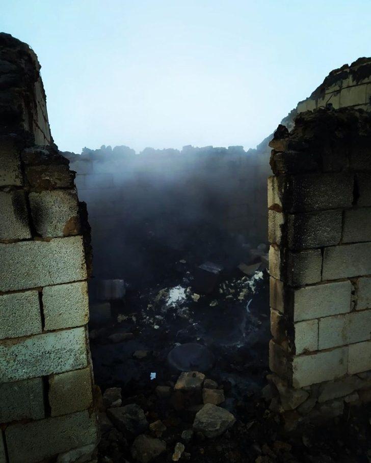 Muradiye’de odunluk ve tandır evi   yangını G5