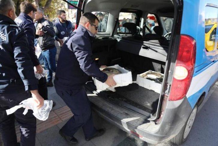 Zabıta ekiplerine yakalanan dilenci  'İmdat, beni bırakın' diye ağladı G2