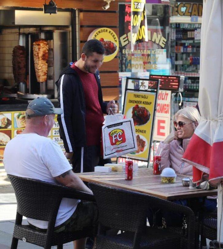 Zabıta ekiplerine yakalanan dilenci  'İmdat, beni bırakın' diye ağladı G4