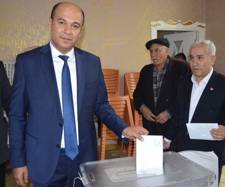 CHP Besni ilçe Başkanı Vakkas Açar oldu G1