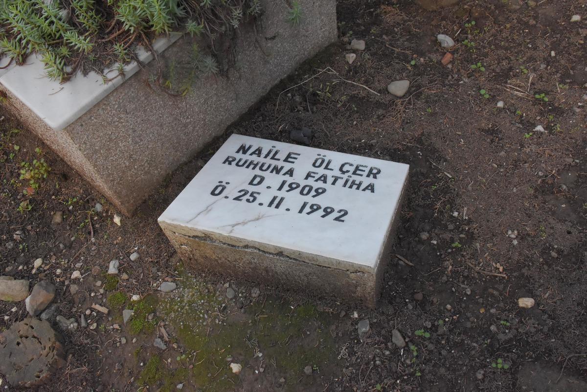 İzmir'de mezarlığa &ccedil;irkin saldırı