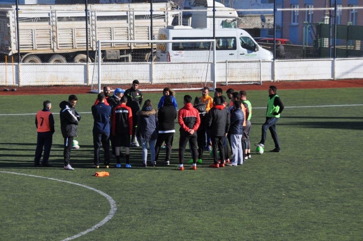 TFF G&ouml;n&uuml;ll&uuml; Liderlik Kursu Konya&rsquo;da yapıldı