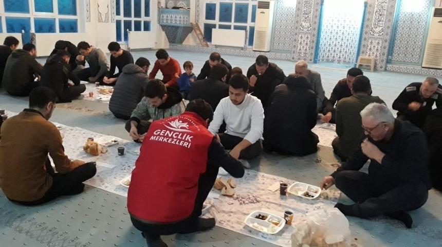 Gen&ccedil;ler sabah namazında buluştu