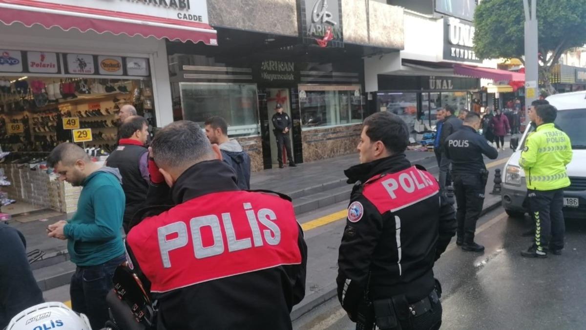Tavanı delip kuyumcudan 18 kilo altını &ccedil;aldılar