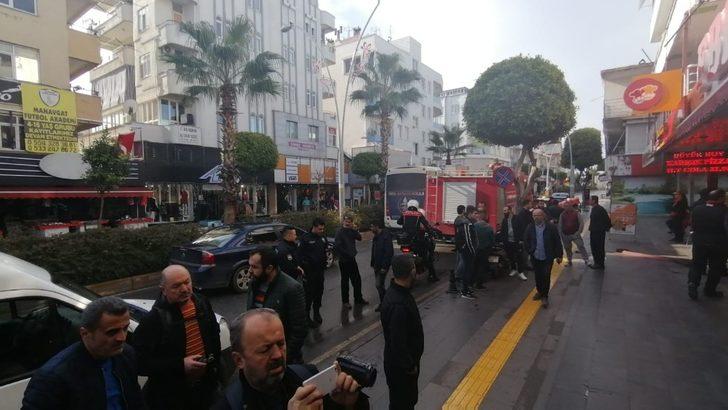 Tavanı delip kuyumcudan 18 kilo altını çaldılar G2