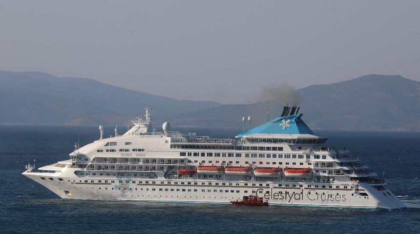 Sezonun son gemisi Kuşadası’nda