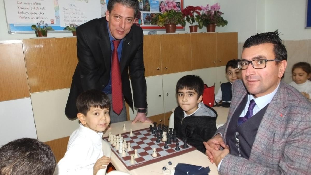 Burhaniye&rsquo;de satran&ccedil; kursu ilgi g&ouml;rd&uuml;