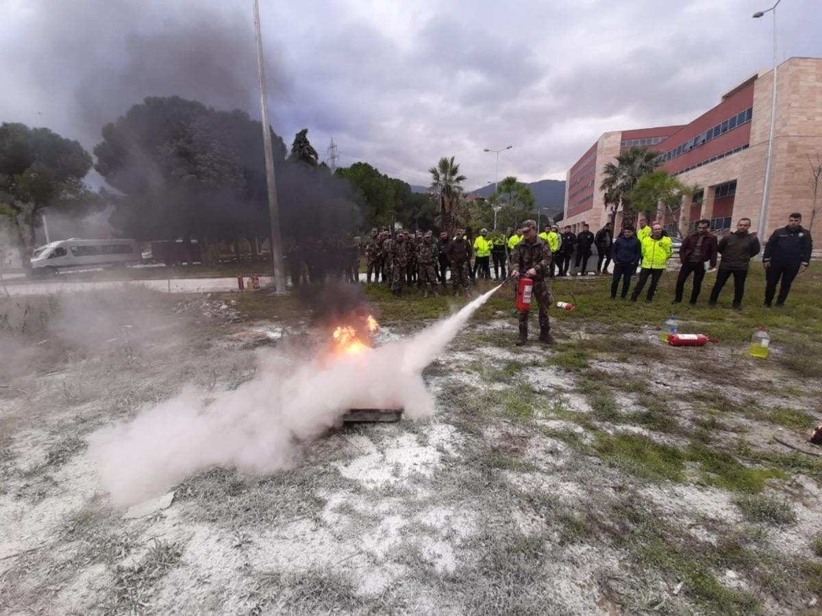 Emniyet g&uuml;&ccedil;leri yangın eğitimi aldı