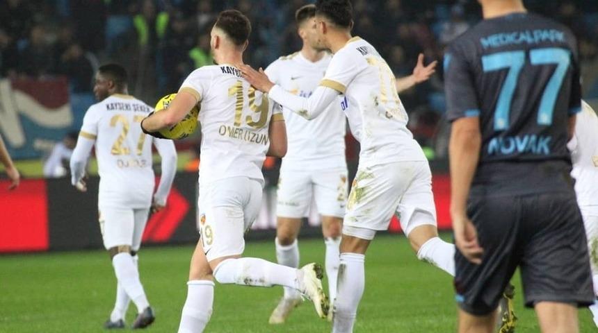 &Ouml;mer Uzun ilk gol&uuml;n&uuml; attı