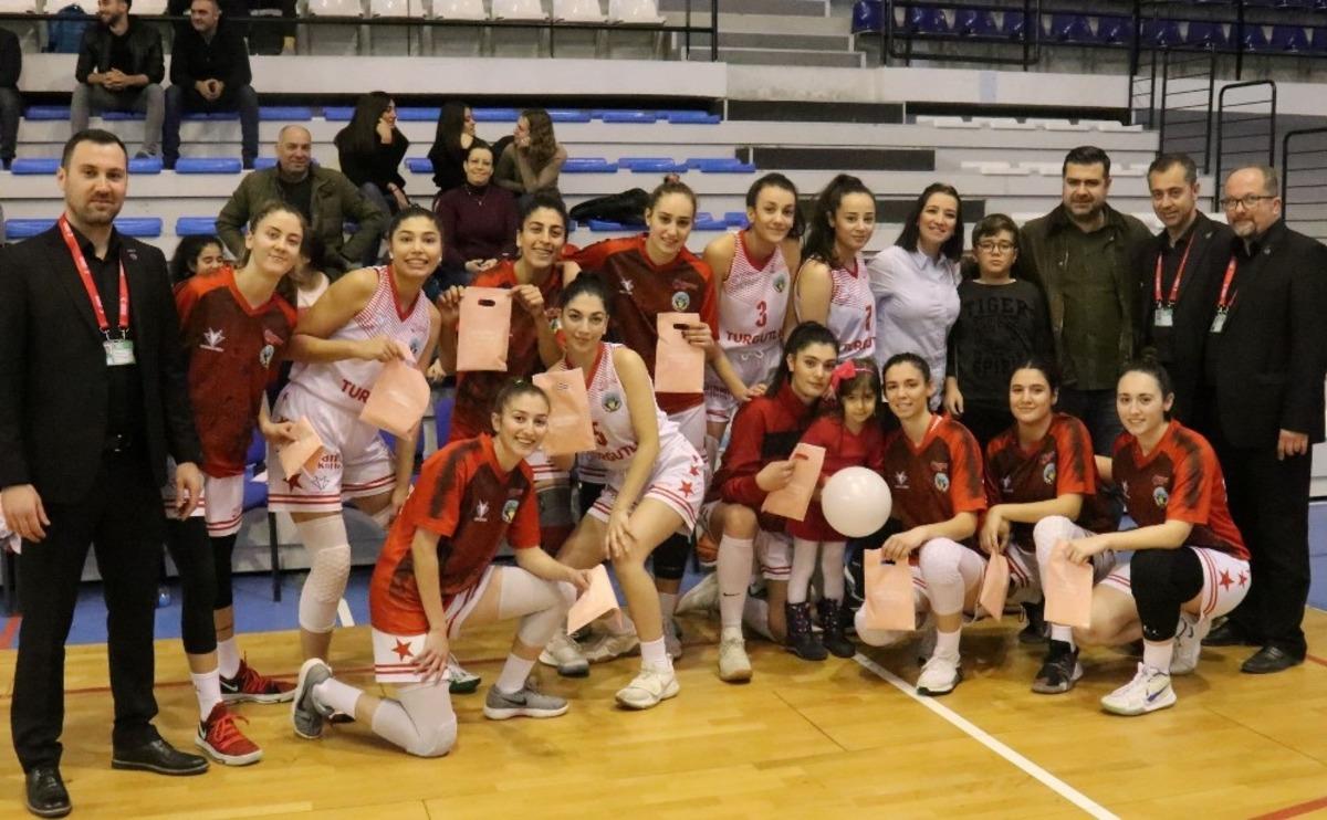 Turgutlu Belediyespor devrenin son ma&ccedil;ını galip tamamladı