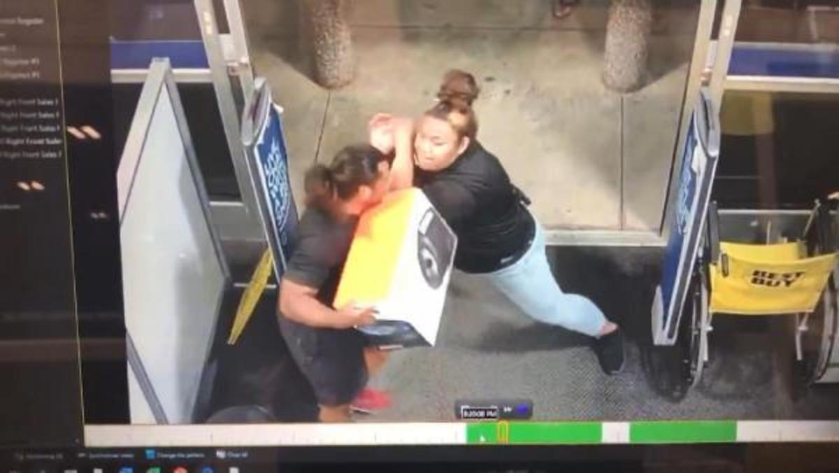 ABD'de mağaza &ccedil;alışanı soyguncuyu b&ouml;yle durdurdu
