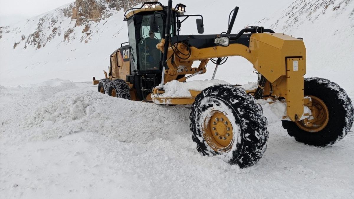 3 bin rakımda karla m&uuml;cadele