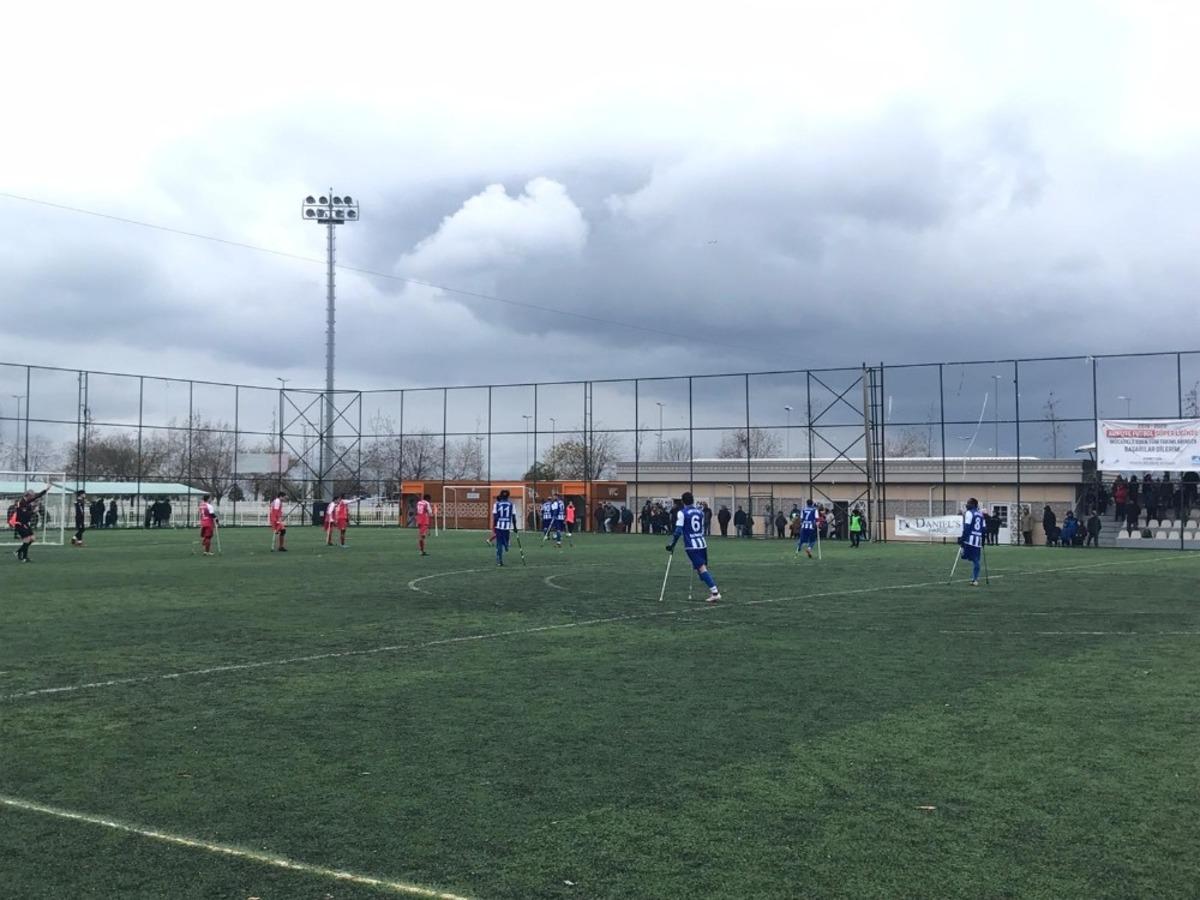 Şampiyon ilk yarıyı lider kapattı 1-0