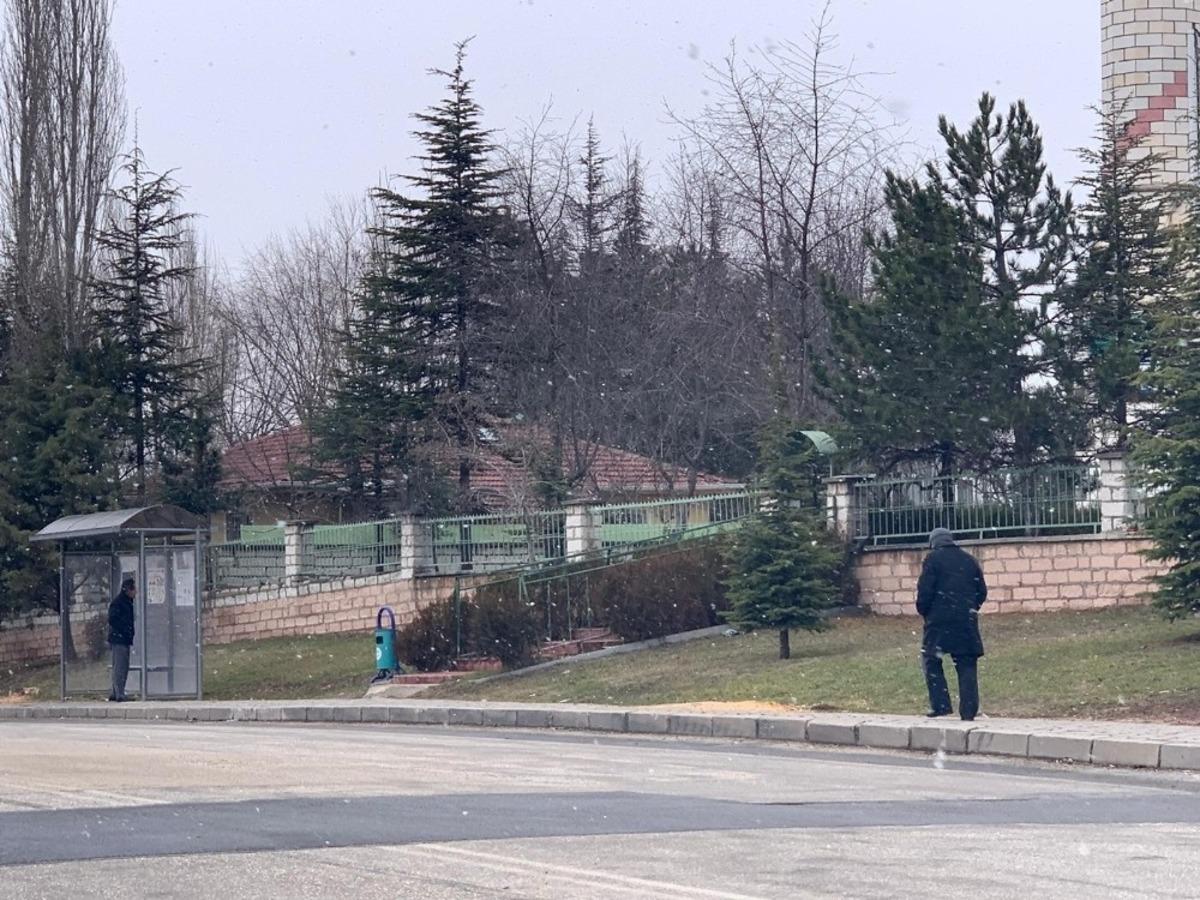 Eskişehir kent merkezinde kar yağışı başladı