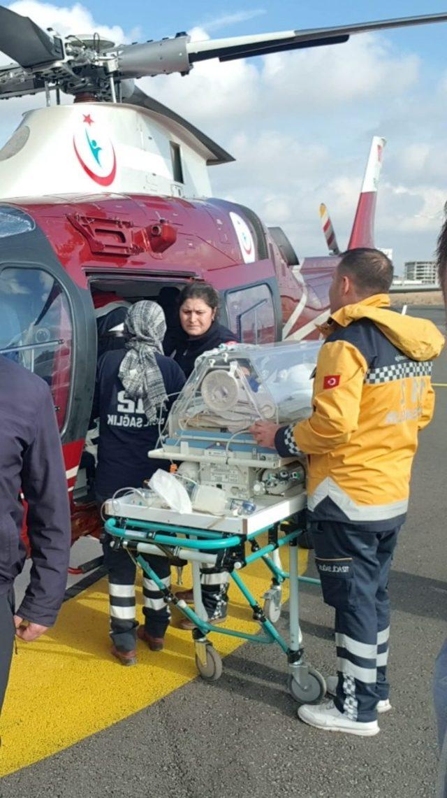 Yeni doğan bebeğin imdadına Helikopter Ambulans yetişti