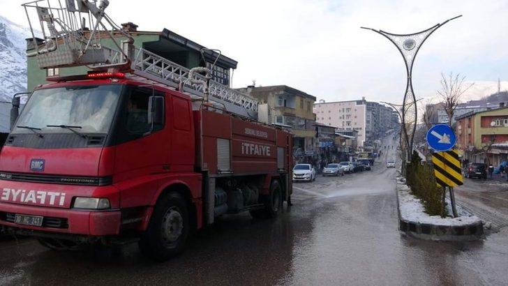 Şemdinli’de yol yıkama çalışması G1