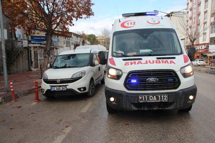 Bilecik’te motosiklet park halindeki araca çarptı: 1 yaralı G2