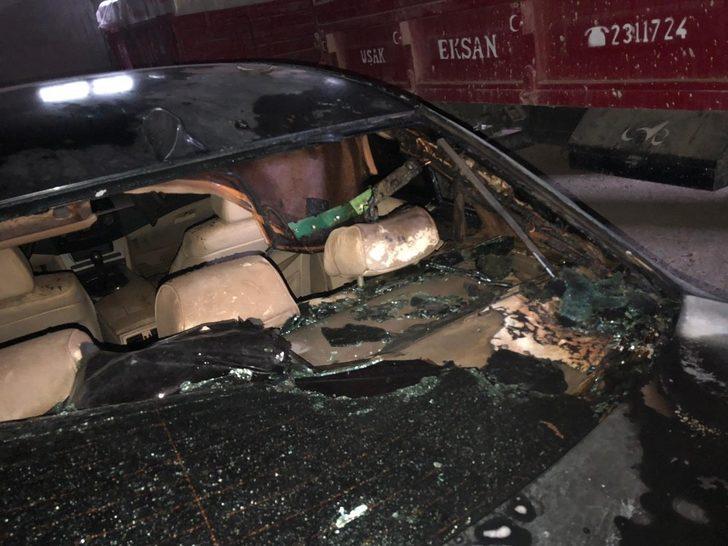 Uşak’ta park halindeki 2 otomobil yandı G5