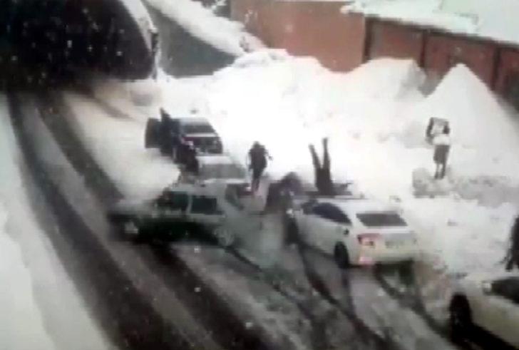 Kahramanmaraş'ta zincirleme kaza! Otomobilden fırladı G1