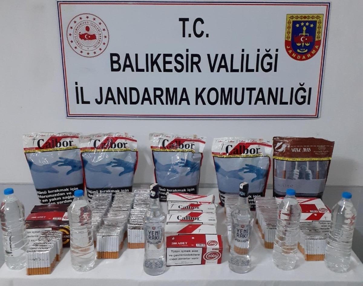 Balıkesir&rsquo;de jandarma aranan 27 kişiyi yakaladı