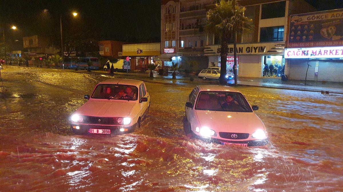 Adana'da son durum! Camilerden 'sağanak' uyarısı yapıldı