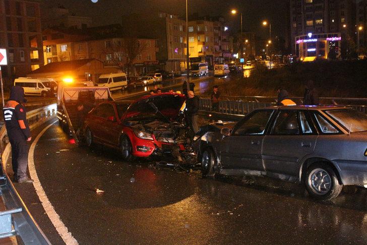 İstanbul'da feci kaza! Ters yöne giren lüks araç otoyolu savaş alanına çevirdi! G1