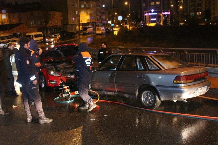 İstanbul'da feci kaza! Ters yöne giren lüks araç otoyolu savaş alanına çevirdi! G4